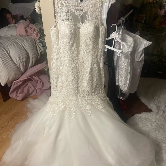 New mermaid lace dress